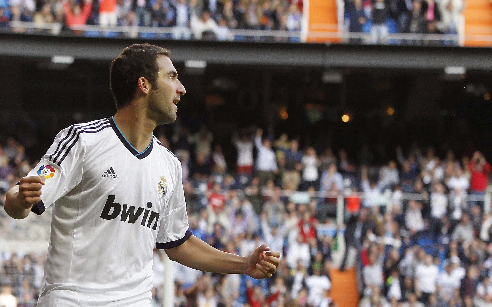 足球之王变身街道之王，阿圭罗如何在F1的喧嚣中，为洪都拉斯与几内亚写下另类注解